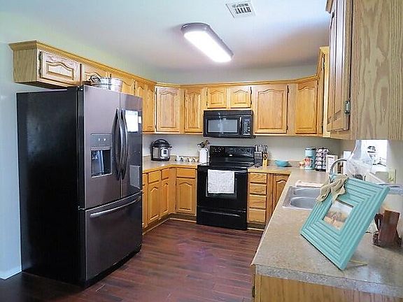 5th image of 305 Ashford Dr
