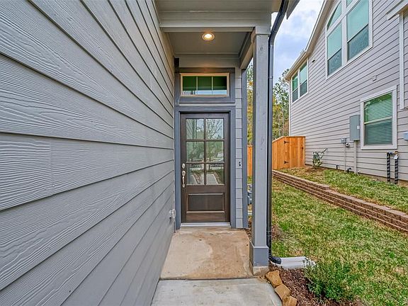 2nd image of 569 Long Leaf Pine Dr