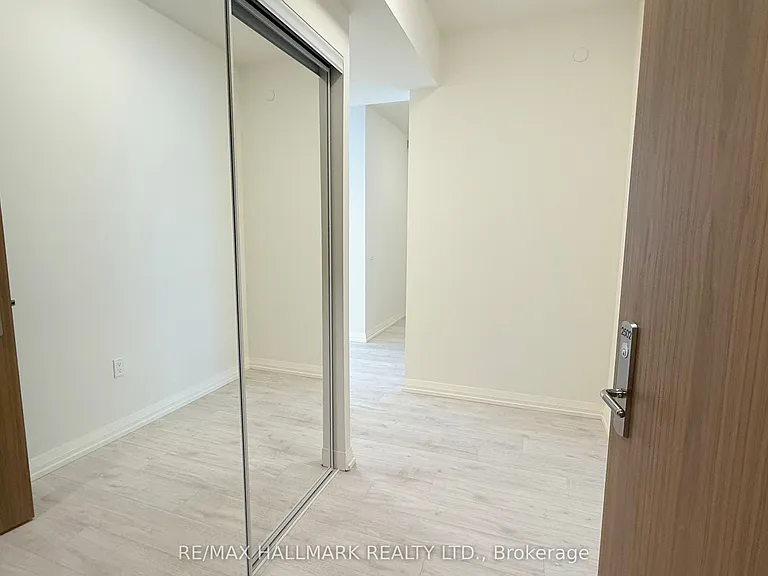 27 Korda Gate E #2502 — Photo 17