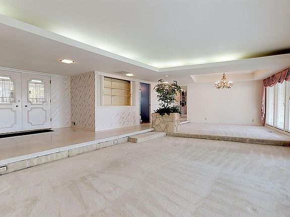 Huge formal living space for all your entertaining.