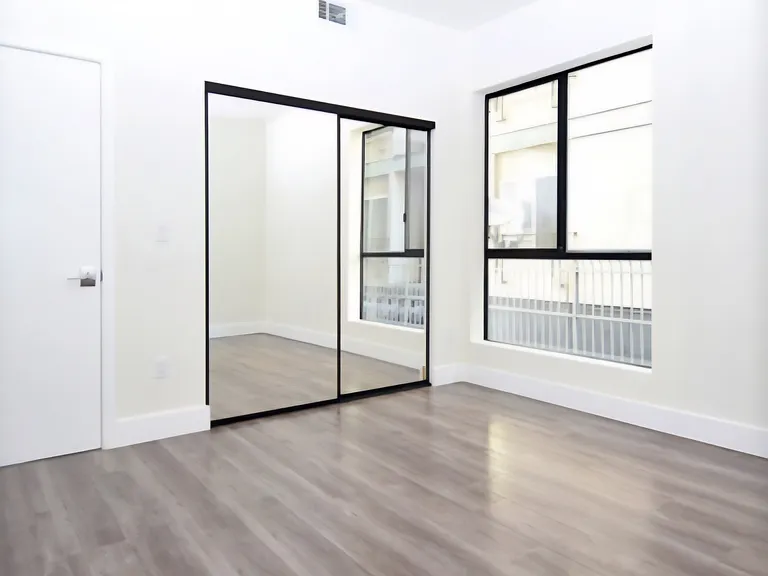 1046 S Serrano Ave #301 — Photo 7