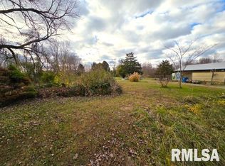 155 E 4th St, Bonnie, IL