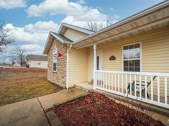 3rd image of 21848 Landmark Ln