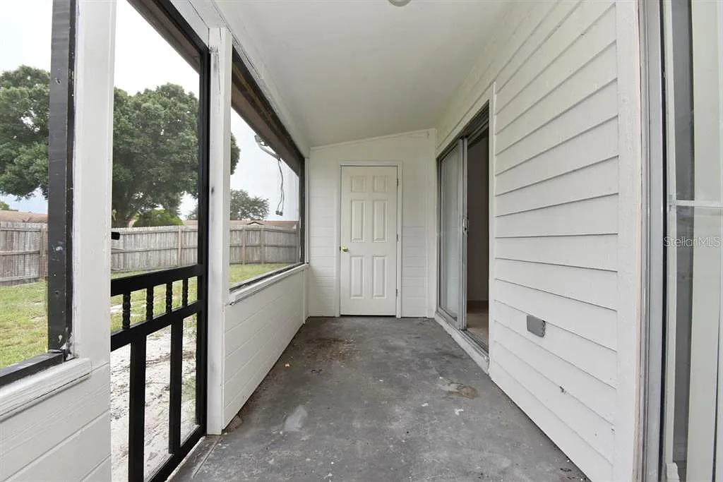 2 bed, 2.0 bath, 868 sqft, $1,700 — Photo 2