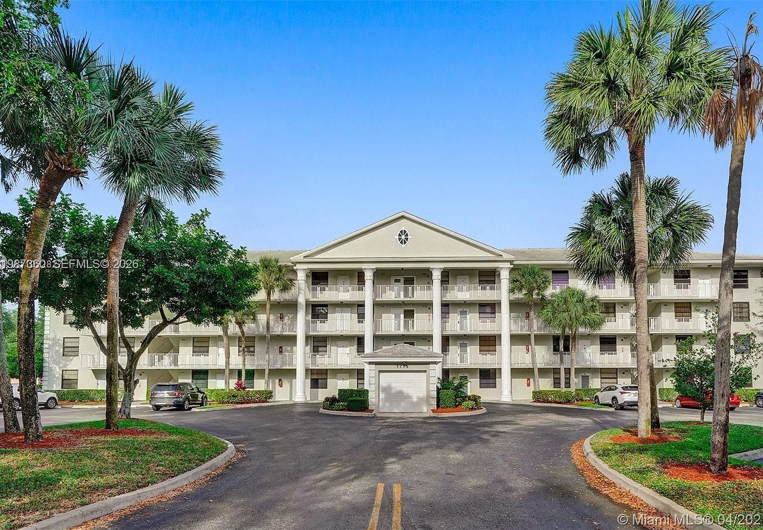 1715 Whitehall Dr APT 202