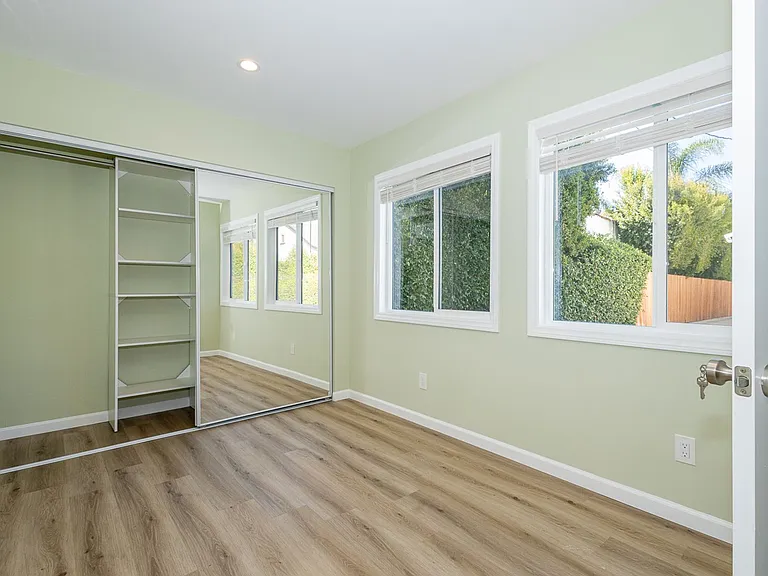 614 S Sycamore Ave — Photo 5