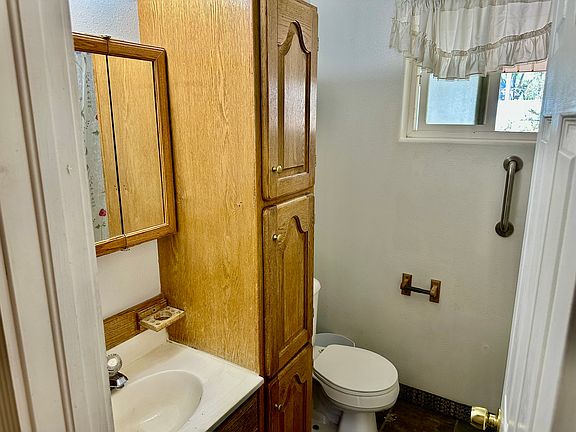 5th image of 461 N Bluegrass St #B