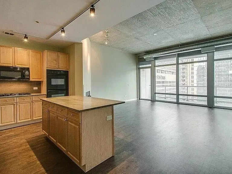 333 N Canal St #1902 — Photo 9