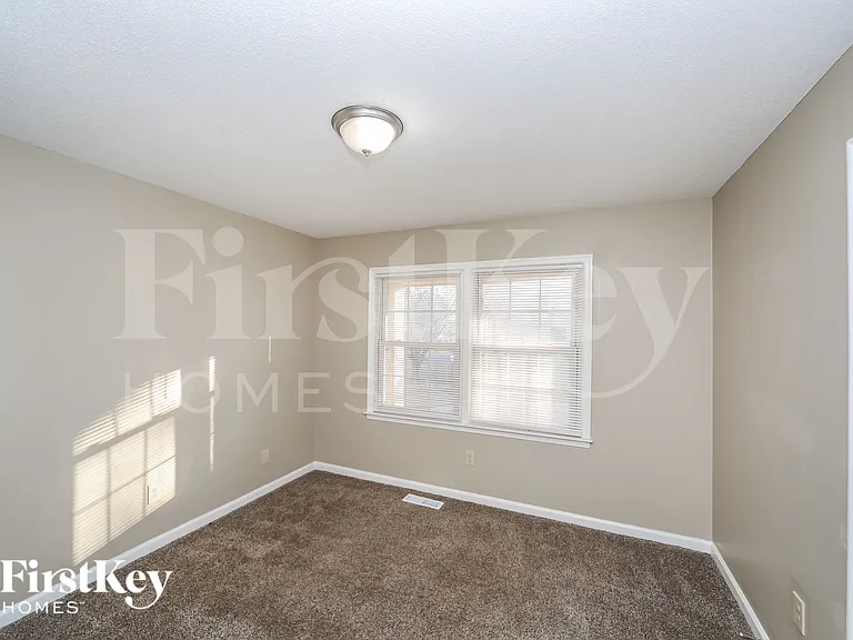 6000 Macleod Dr — Photo 11