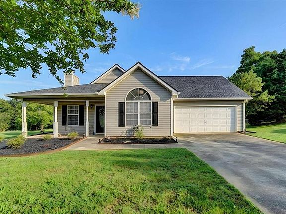 2nd image of 915 Cove Pl