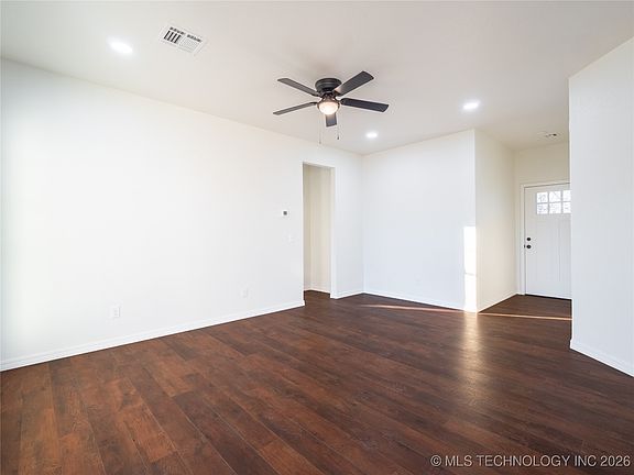 5th image of 200 W Townsend Ave