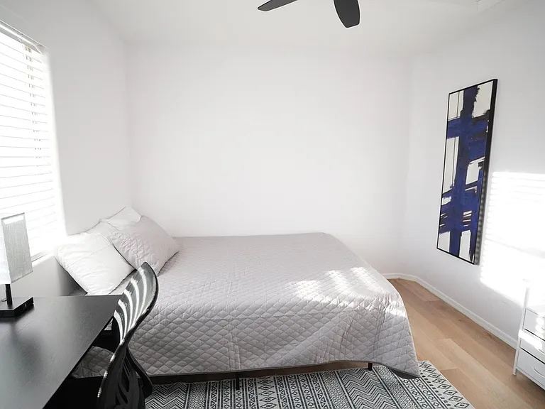 E Laurel Ave — Photo 4