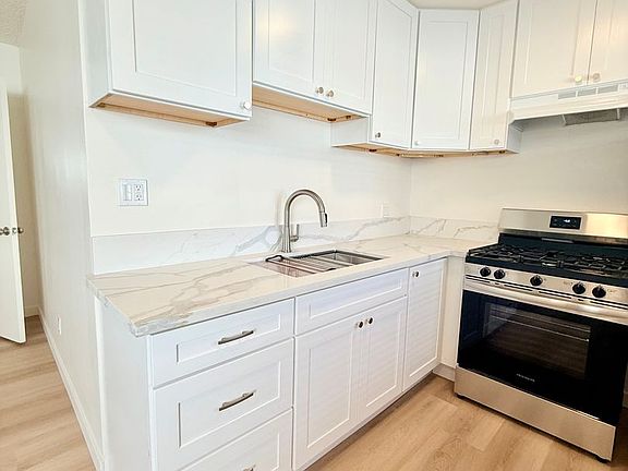 2nd image of 305 N Broadway APT 5