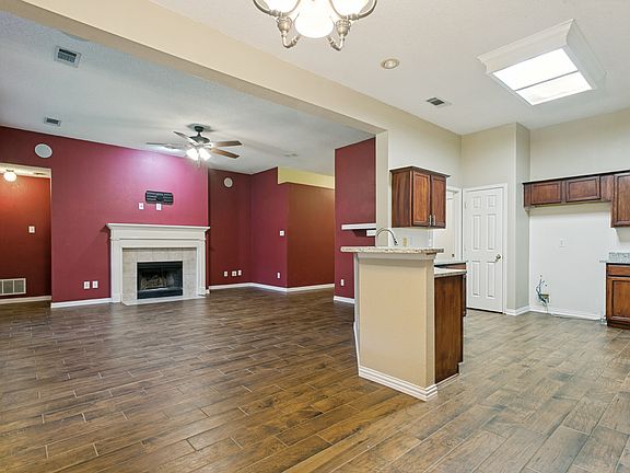 2nd image of 3004 Norwich Ln