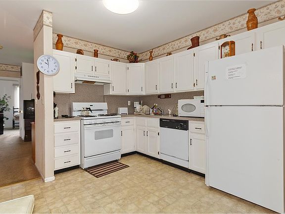 3rd image of 61A Jennifer Pl