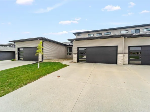 1218 Loren Dr, Cedar Falls, IA 50613