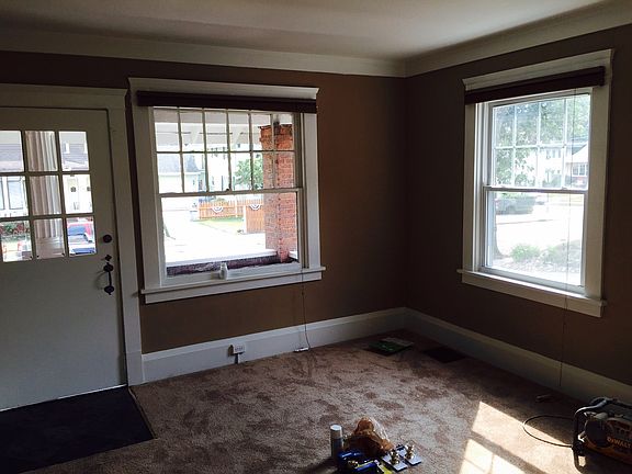 Familyroom view facing front door, front facing picture wind