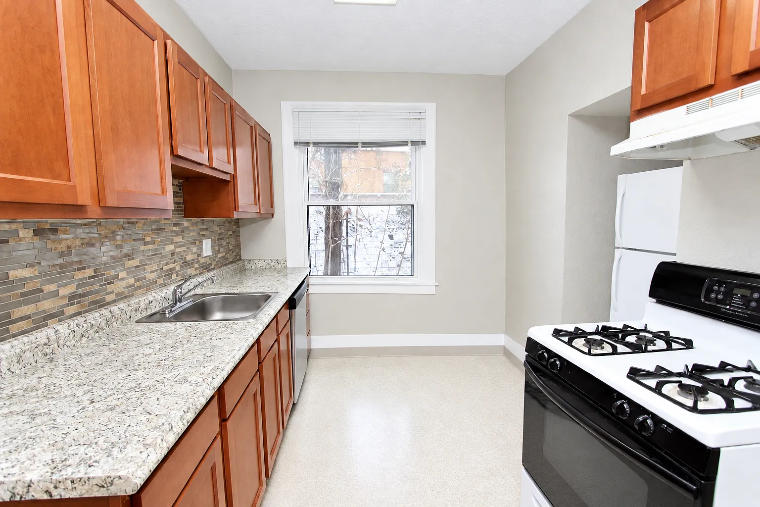 3 bed, 1.0 bath, $2,499 — Photo 4