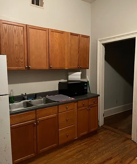 239 E Broad St — Photo 10