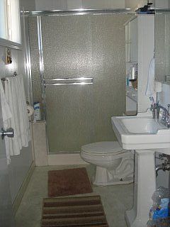5th image of 560 Warrington Ave