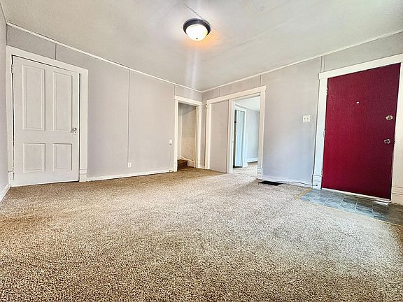 3rd image of 206 E 6th St #1