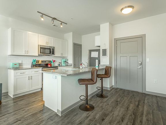5th image of 804 Riverfront Pkwy Unit 410