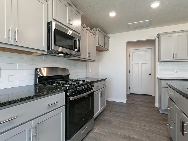 800 E Crew Dr — Photo 6