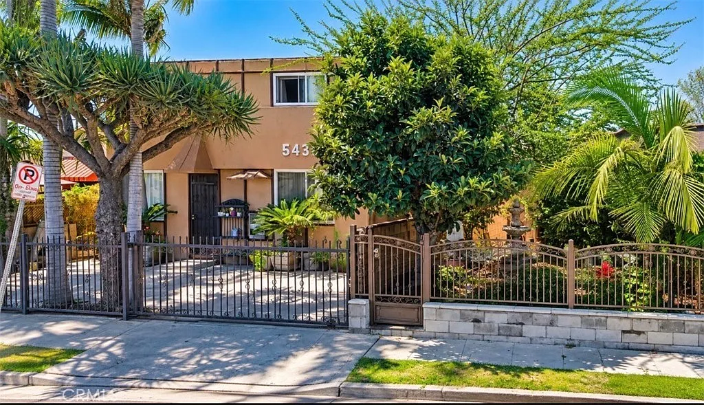 2 bed, 700 sqft, $2,595 — Photo 1