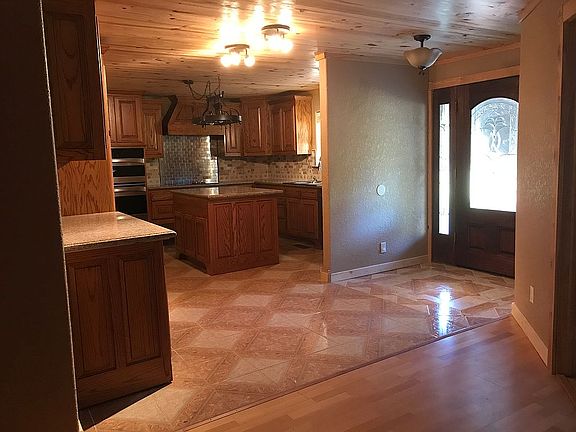 Foyer/kitchen 