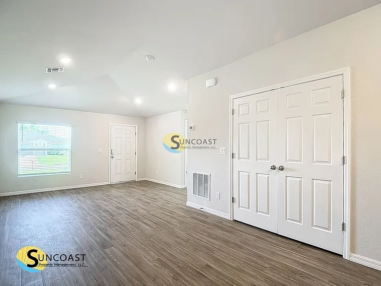 17230 Belmont Ave — Photo 5