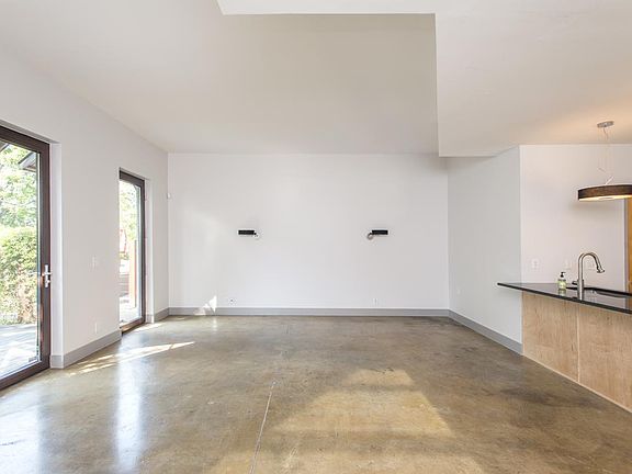3rd image of 1618 Linden Ave