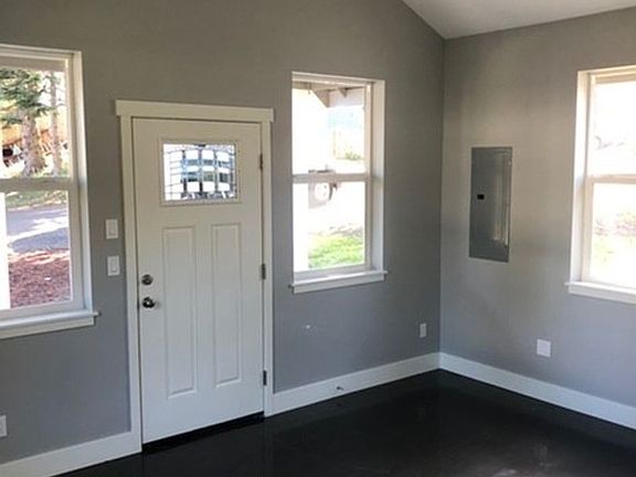 2nd image of 307 SE Reef Ave