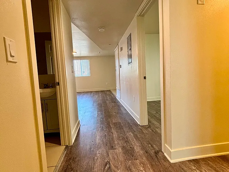 7712 S Hoover St — Photo 16