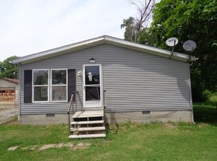 407 Walnut St, Zeigler, IL 62999