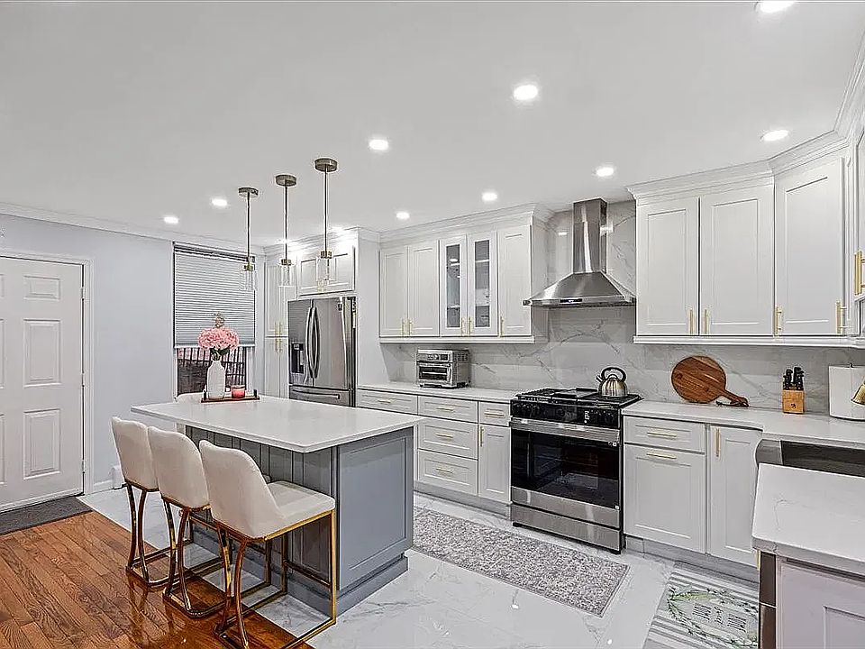 1st image of 320 Marion St #1