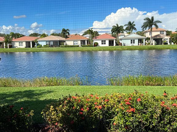 4th image of 122 Isle Verde Way