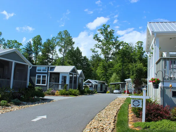 Sedona Plan, The Village