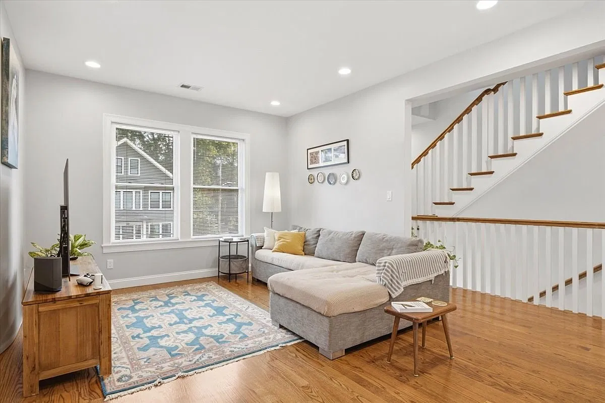 4 bed, 3.0 bath, 2703 sqft, $5,700 — Photo 3