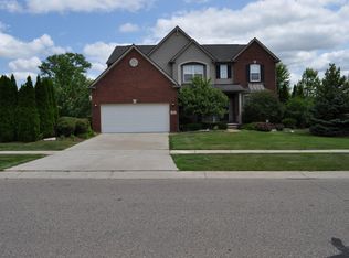 618 E Nawakwa Rd, Rochester Hills, MI 48307