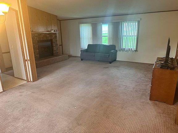 5th image of 1400 Veterans Dr #11