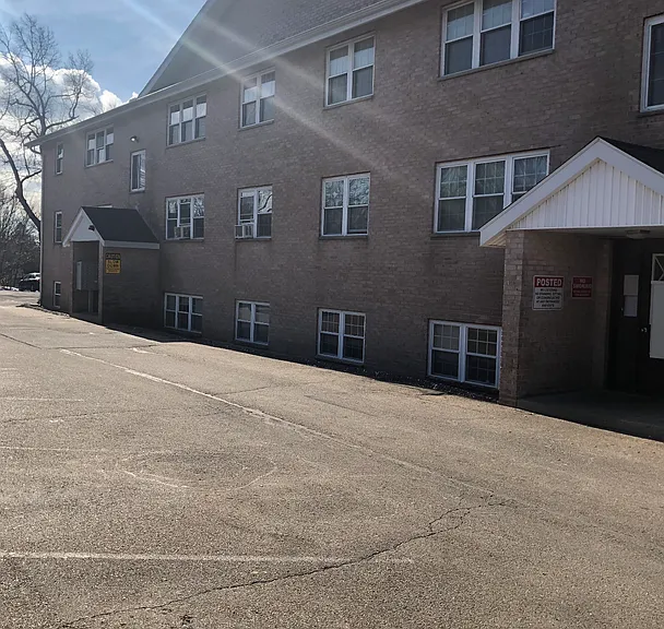1093 Main St Apartments — Photo 7