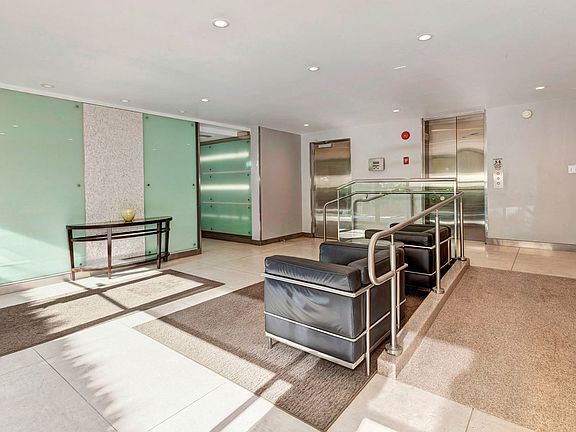 4th image of 1880 Veteran Ave APT 109