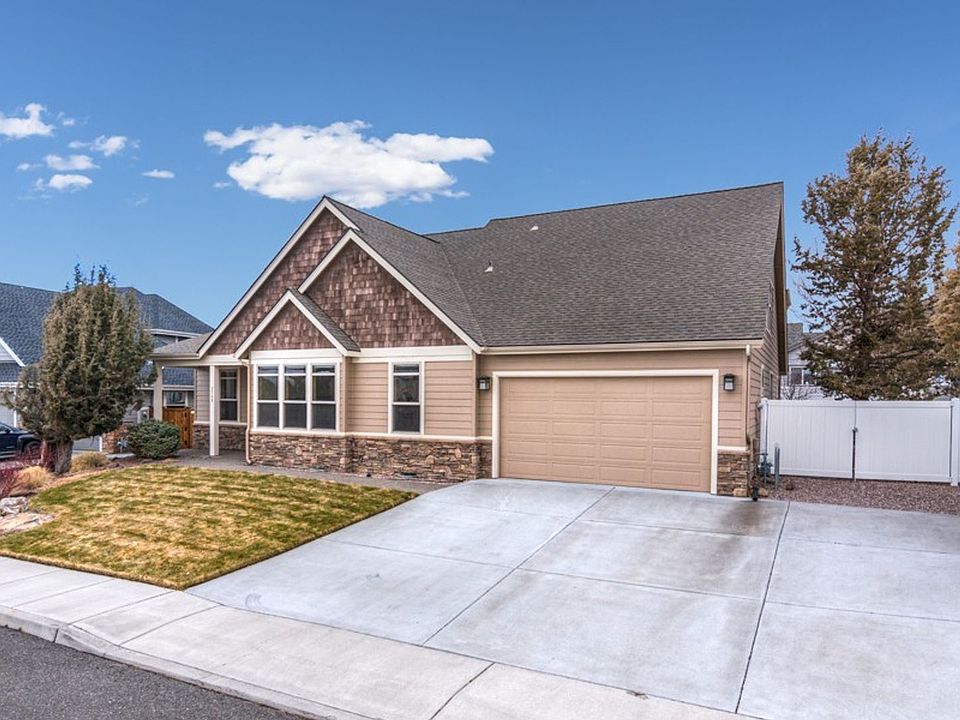 3733 SW Yew Ln, Redmond, OR 97756 | Zillow