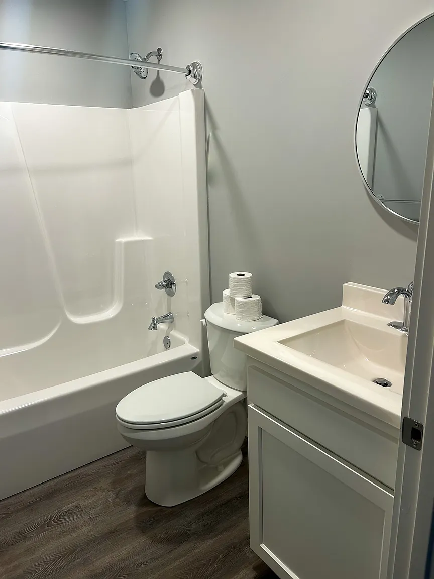 164 Greeley St APT A photo 1