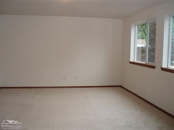 4th image of 7220 193rd Ave E #B