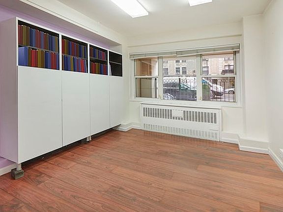 3rd image of 11 E 86th St Floor 1