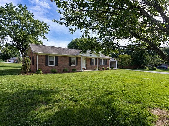 3rd image of 25 Denise Dr