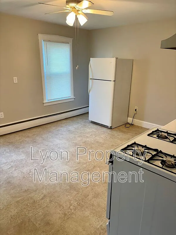 1 bed, 1.0 bath, $1,350 — Photo 4