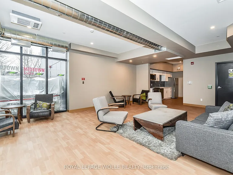 690 King St W #610 — Photo 31