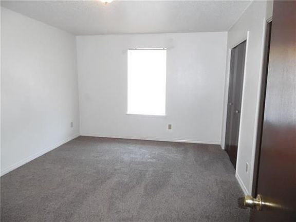 5th image of 3120 Phoenix Ave #B